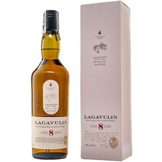 Лагавулин 8YO Limited Edition 0.7 л. – Islay Single Malt Scotch Whisky с торфен дим, морски нотки, шоколад и подправки